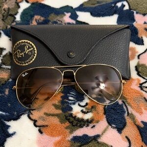 Ray-Ban Classic Gold Aviator Sunglasses